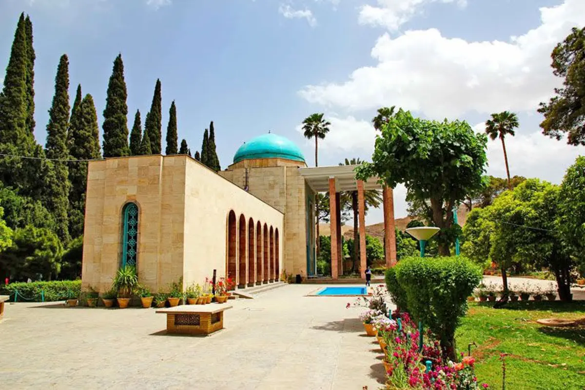 آرامگاه سعدی در کدام شهر است