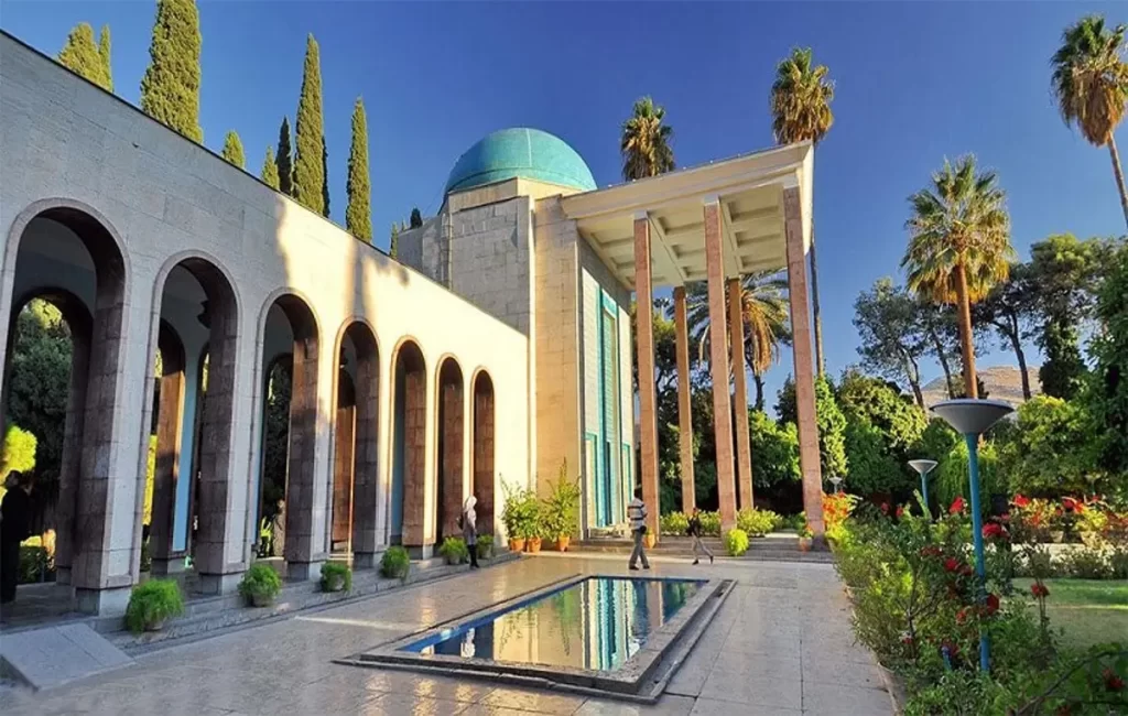 آرامگاه سعدی در کدام شهر است